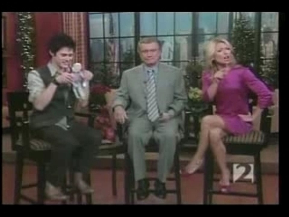 Lucas Grabeel invité