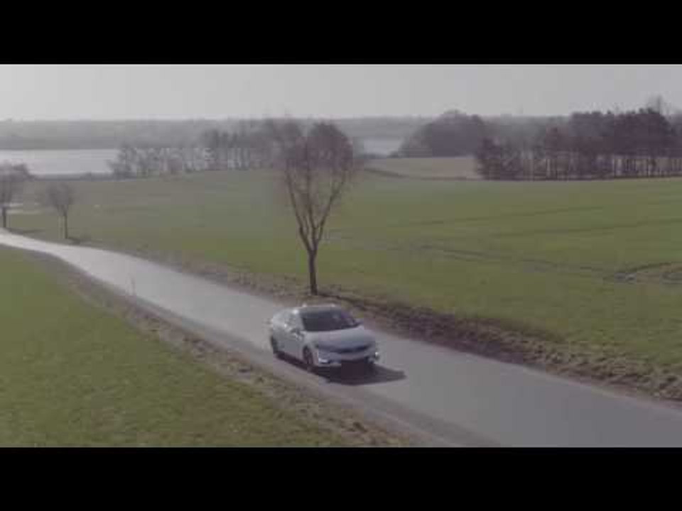 Honda Clarity Fuel Cell Driving in the Country Trailer | AutoMotoTV
