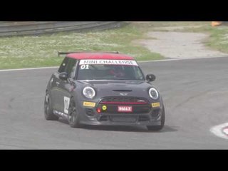 MINI John Cooper Works Challenge Lite (231 CV) Driving Video | AutoMotoTV