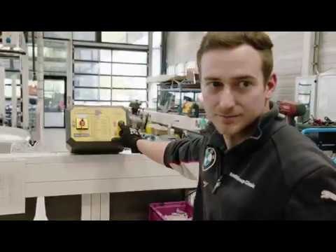 Feature including auto workshop and BMW 520i Touring E34 with team 5EVER | AutoMotoTV