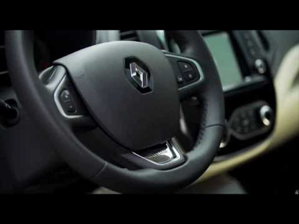 2017 New Renault CAPTUR Interior Design in White | AutoMotoTV