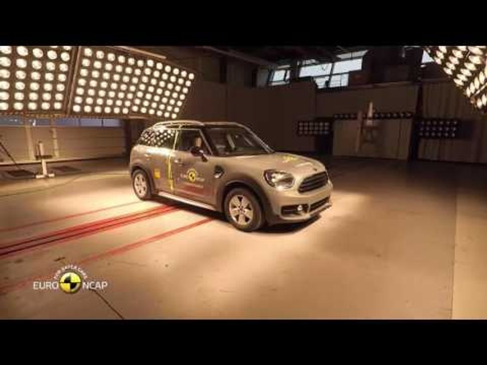 MINI Countryman - Crash Tests 2017 | AutoMotoTV