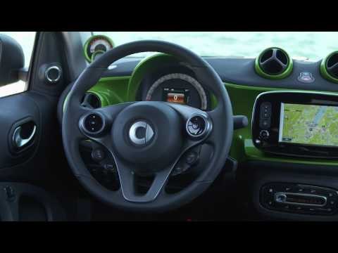 smart fortwo cabrio electric drive electric green Interior Design | AutoMotoTV