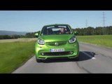 smart fortwo cabrio electric drive electric green Driving in the country | AutoMotoTV