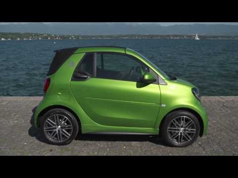 smart fortwo cabrio electric drive electric green Exterior Design | AutoMotoTV