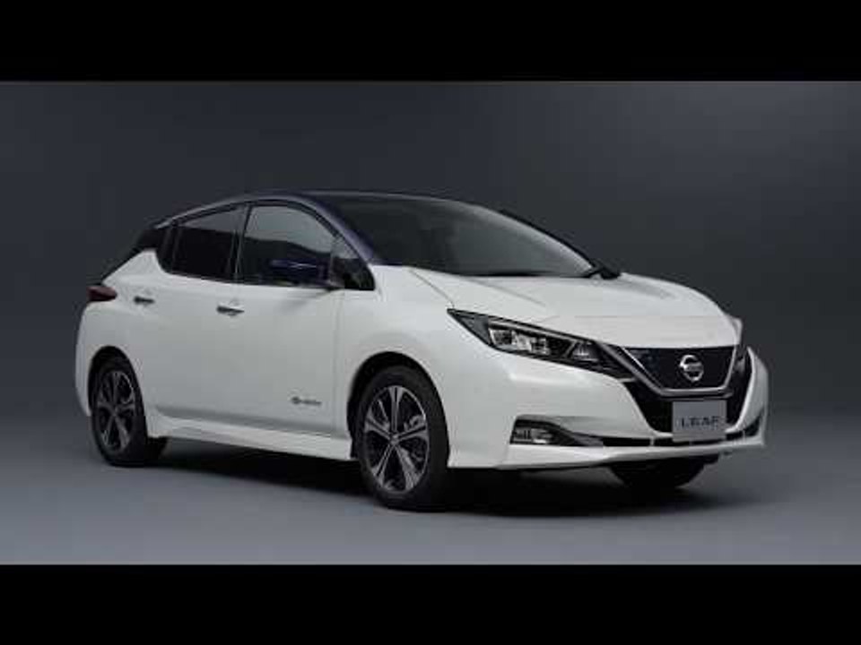 New Nissan LEAF Studio Design in Brilliant White Pearl Aurora Flare Blue Pearl
