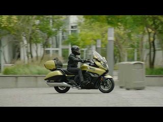 The new BMW K 1600 Grand America Driving Video