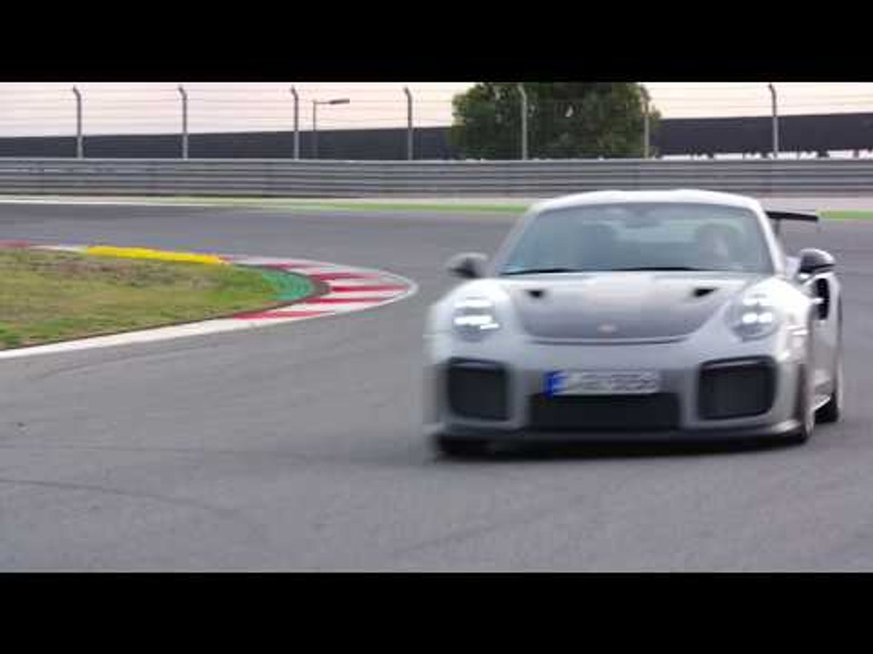 Porsche 911 GT2 RS in Crayon Driving on the track