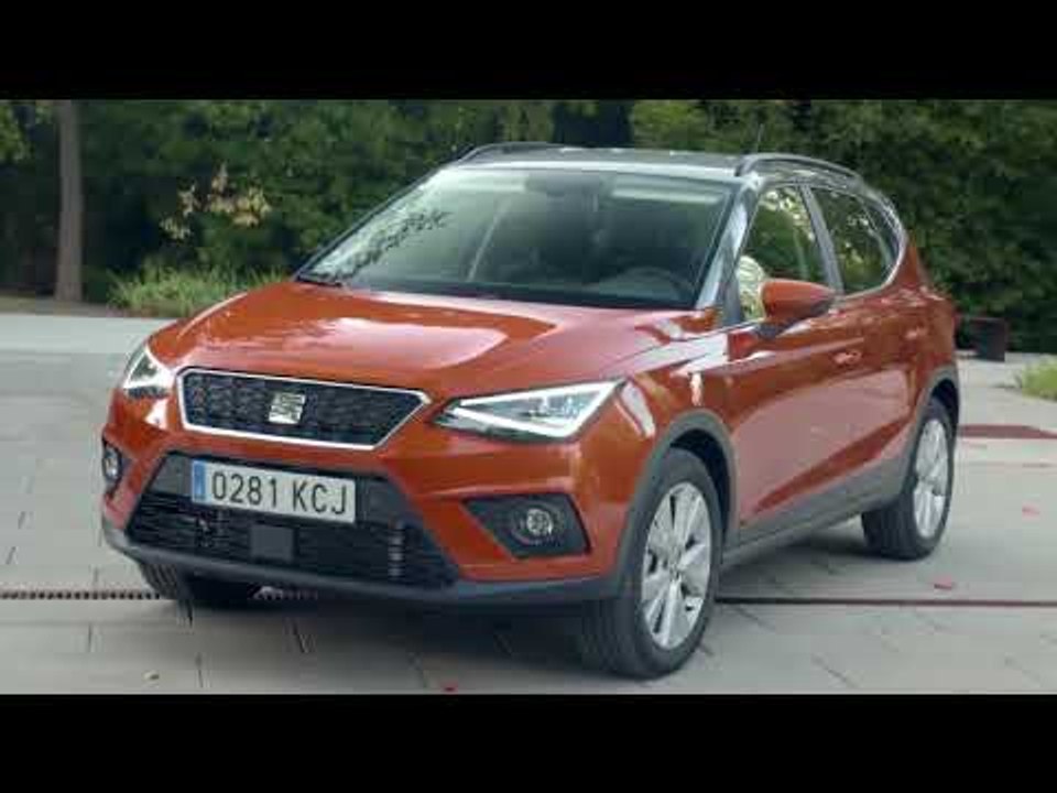 Seat Arona in Eclipse Orange Exterior Design