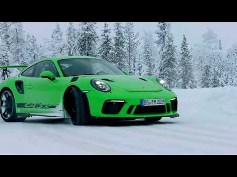 Sneak Preview Porsche 911 GT3 RS Snow drifting