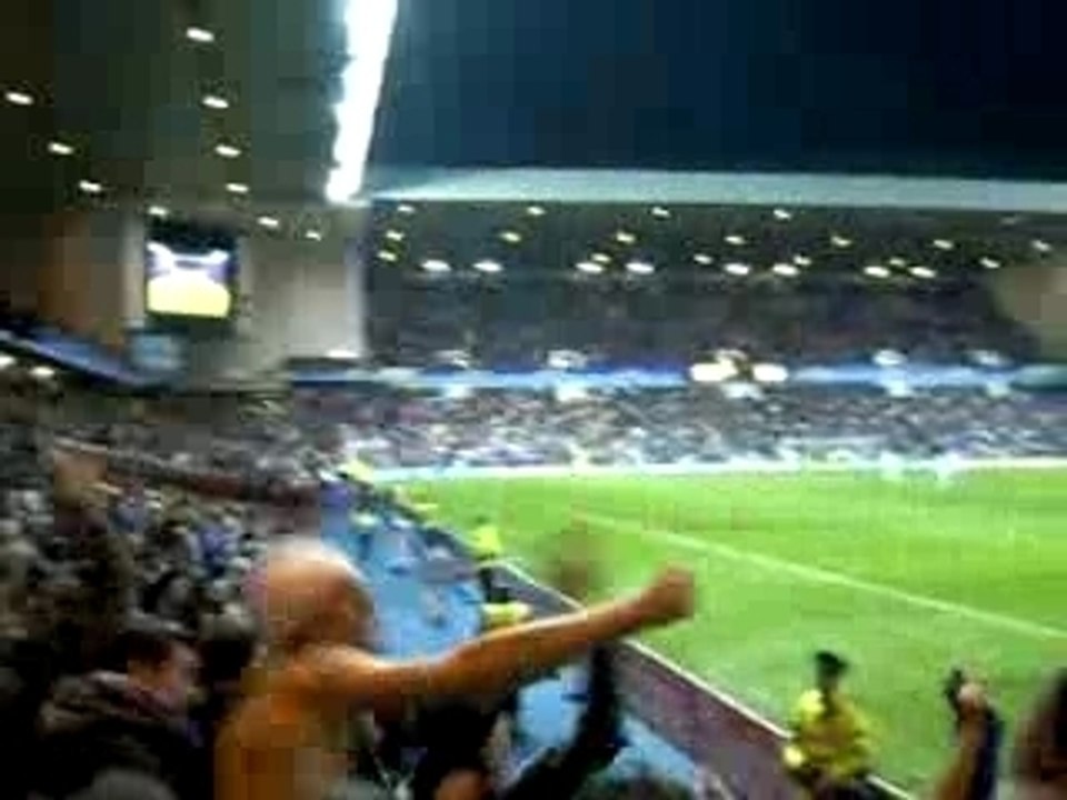 Supporters lyonnais à Ibrox Park