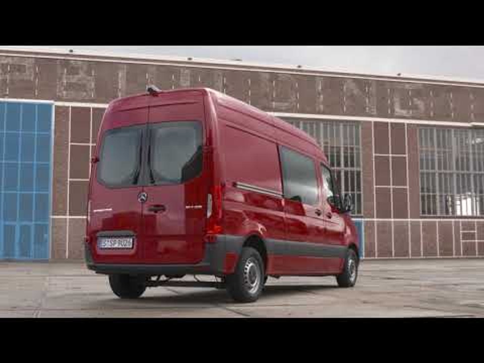 Mercedes-Benz Sprinter 314 CDI Panel Van - Jupiter Red Exterior Design