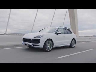 The new Porsche Cayenne E-Hybrid Driving in the city