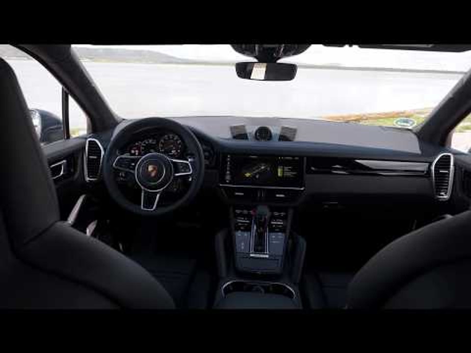 The new Porsche Cayenne E-Hybrid in Moonlight Blue Metallic Interior Design
