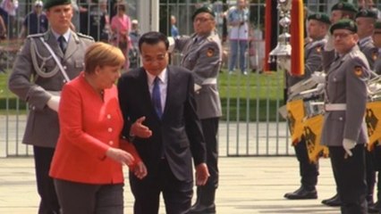 Merkel y Li se esfuerzan por recalcar sus coincidencias a la sombra de Trump