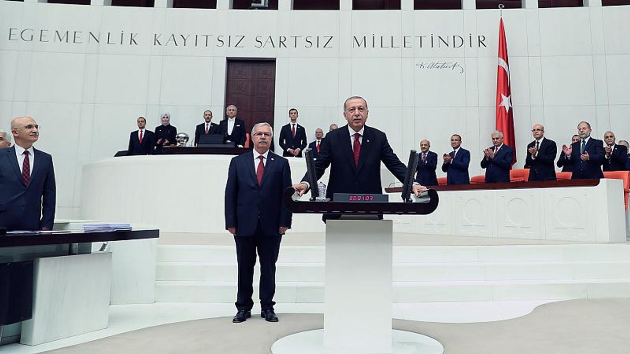 Erdogan erneut als Staatspräsident eingeschworen