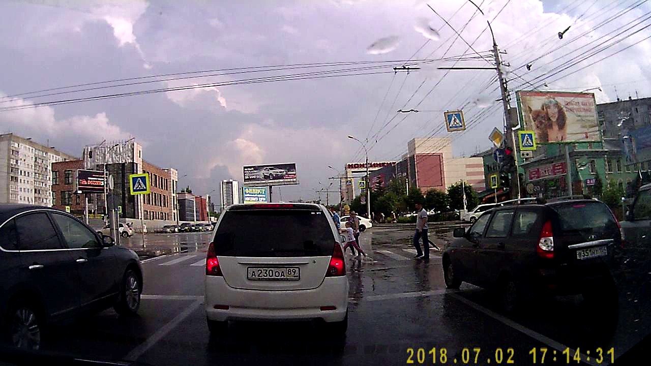 Electricity Cable Falls on Car