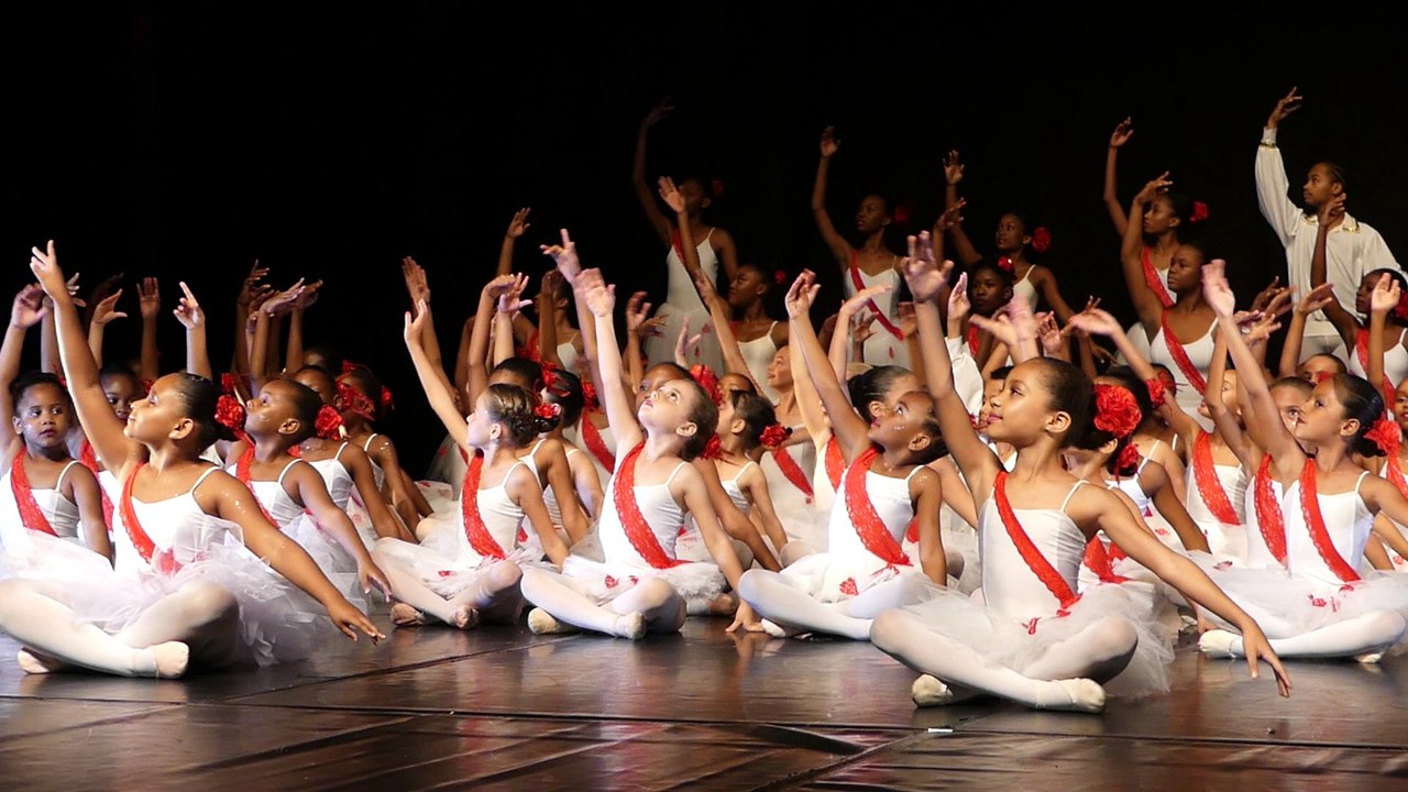 spectacle 2018, Ballet d'intro