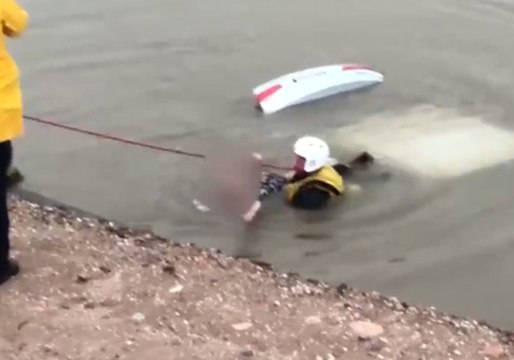 Mesa Firefighter Pulls Woman From Car Submerged in Canal