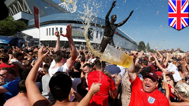 Wild England fans celebrate famous win against Sweden - TomoNews
