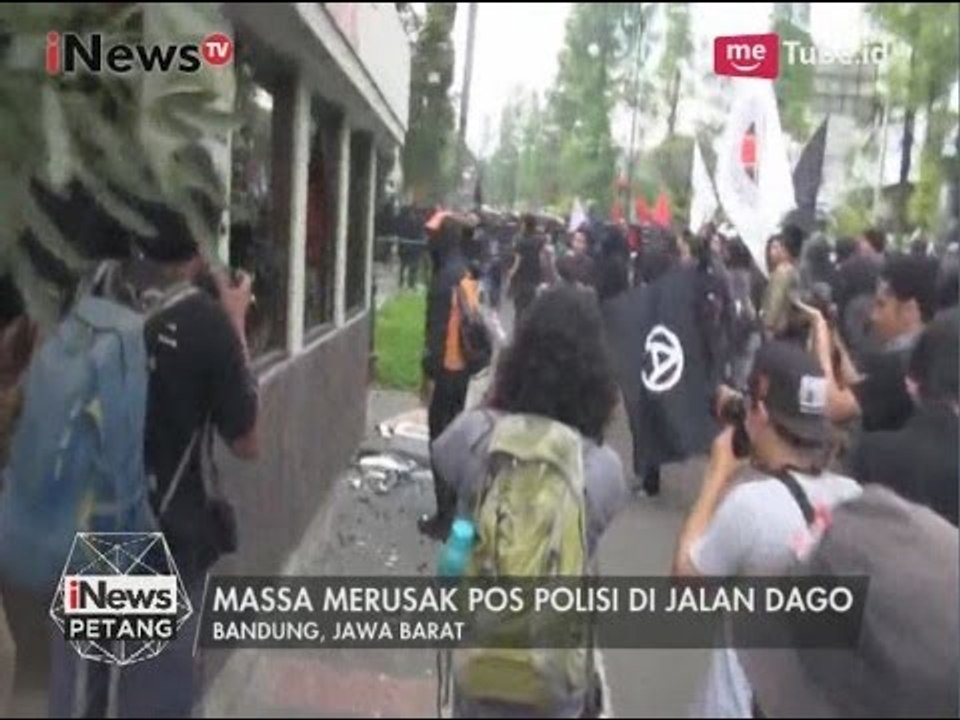 Oknum Mahasiswa yang Peringati Hari Buruh di Bandung, Rusak Pos Polisi - iNews Petang 01/05