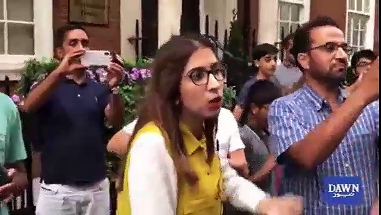 PMLN Vice President Nasir Butt Arrested For Manhandling PTI Workers in Front of Avenfield Apartments