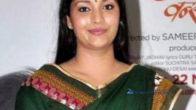 Renu Desai Says Pawan Kalyan Not Like Jr Power Star Tag For Akira (Telugu)