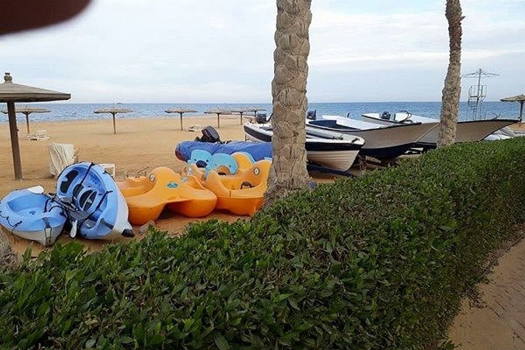 فيلا مستقله 320 متر للبيع في لاجونا باي العين السخنه