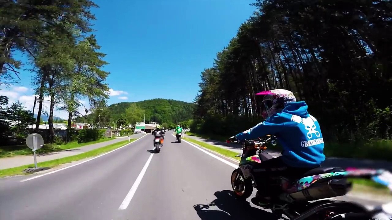 Wheelie durch die berühmte Turbokurve am Wörthersee
