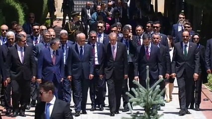 Başkan Erdoğan Aliyev'in mezarını ziyaret etti - BAKÜ