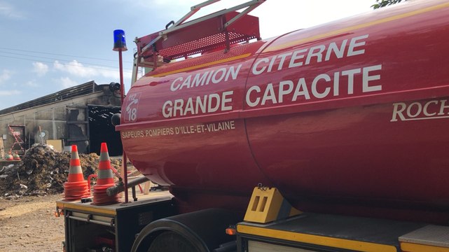 Un poulailler détruit par les flammes