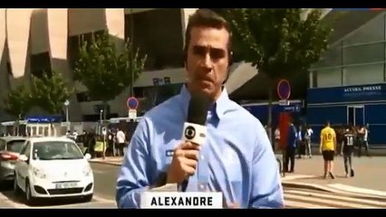 İtalya tişörtü giyen bir taraftar, canlı yayında Neymar taklidi yaptı