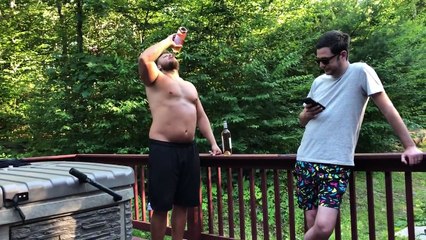 Boire deux bouteilles de rosé en moins de 30 secondes