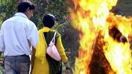 காதலியின் திருமண தினத்தன்று மண்டபத்தின் முன்பு தீ குளித்த காதலன்- வீடியோ