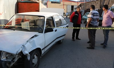 'Dur' ihtarına uymayan sürücü, 2 polisi ezdi