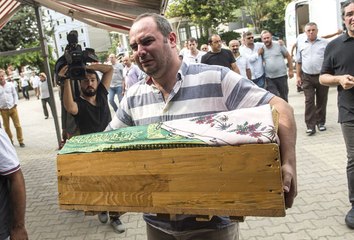 Türkiye'nin Elinde Bebek Tabutuyla Gördüğü Acılı Baba Konuştu