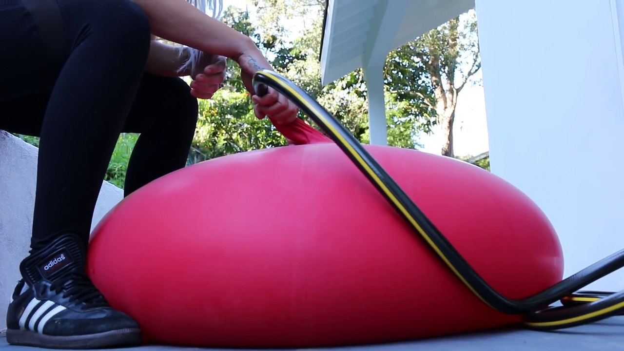 GIANT WATER BALLOON CHALLENGE video Dailymotion