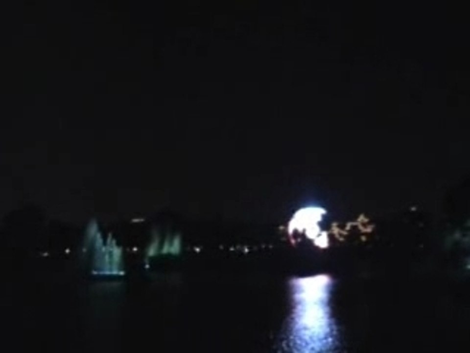 2-Feu Articife EPCOT