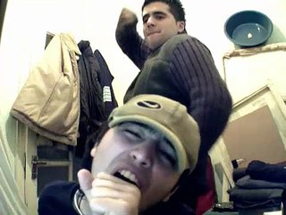 Türk gençleri Kore sarkısı söylüyorlar