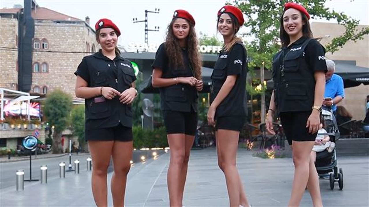 Streife in Shorts: Polizistinnen im Libanon gehen neue Wege