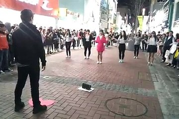 Dans ederek evlenme teklifi yapan Koreli