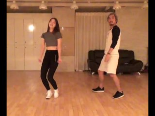 Koreli şarkıcılar konser öncesi için dans antremanı yapıyorlar