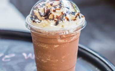 المشروب الذي يعشقه الأطفال.. تعرفي على خطوات إعداده في المنزل