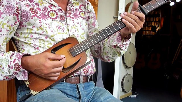 Crazy Cow Cigar Box Guitars : Twelve Bar Blues