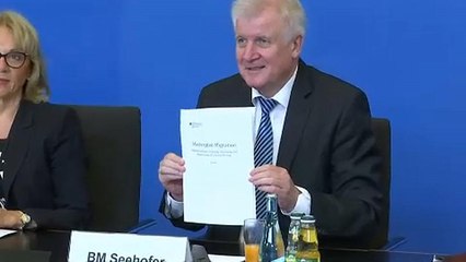"Asylwende für Deutschland": Seehofer stellt "Masterplan" vor