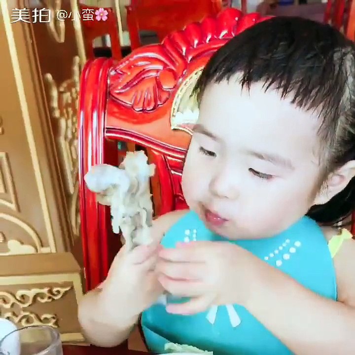 Baby super eating machine Chinese - Xiaoman小蛮  eating pig's thigh
