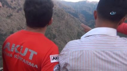 Kayalıklarda Mahsur Kalan Keçi 6 Saatte Kurtarıldı