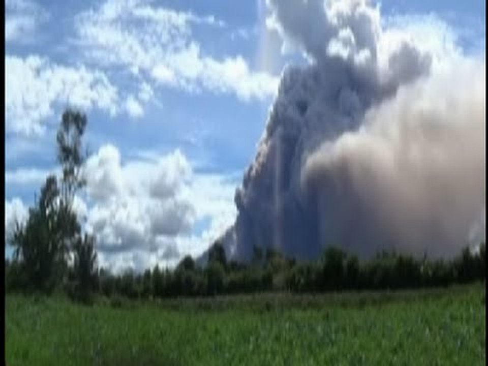 Gunung Sinabung Meletus, Kota Brastagi Diguyur Hujan Abu Vulkanik - iNews Pagi 15/06