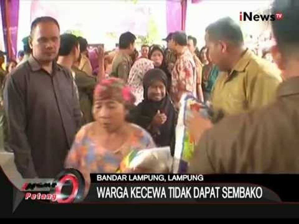Pembagian Sembako Gratis, Warga Berdesakan Dapatkan Sembako Gratis - iNews Petang 07/07