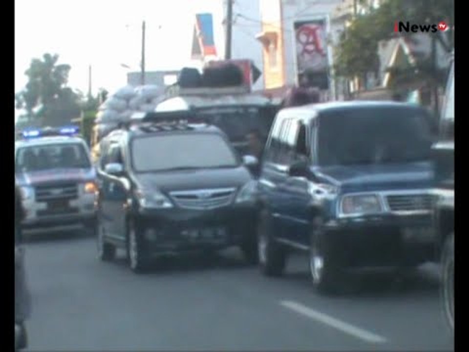 Jalur Mudik Lintas Sumatra Macet, Banyaknya Pedagang Kaki Lima Di Tepi Jalan - iNews Pagi 16/07